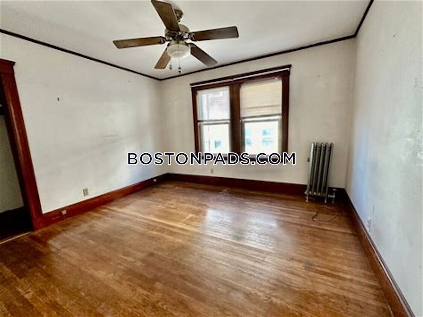 MEDFORD - TUFTS - 3 Beds, 1 Bath - Image 4