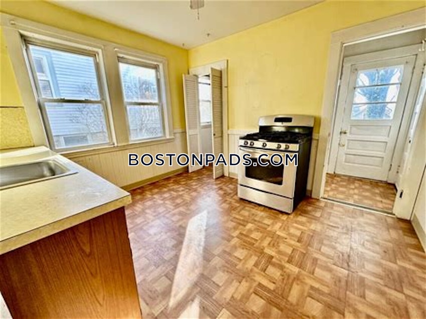 MEDFORD - TUFTS - 3 Beds, 1 Bath - Image 1