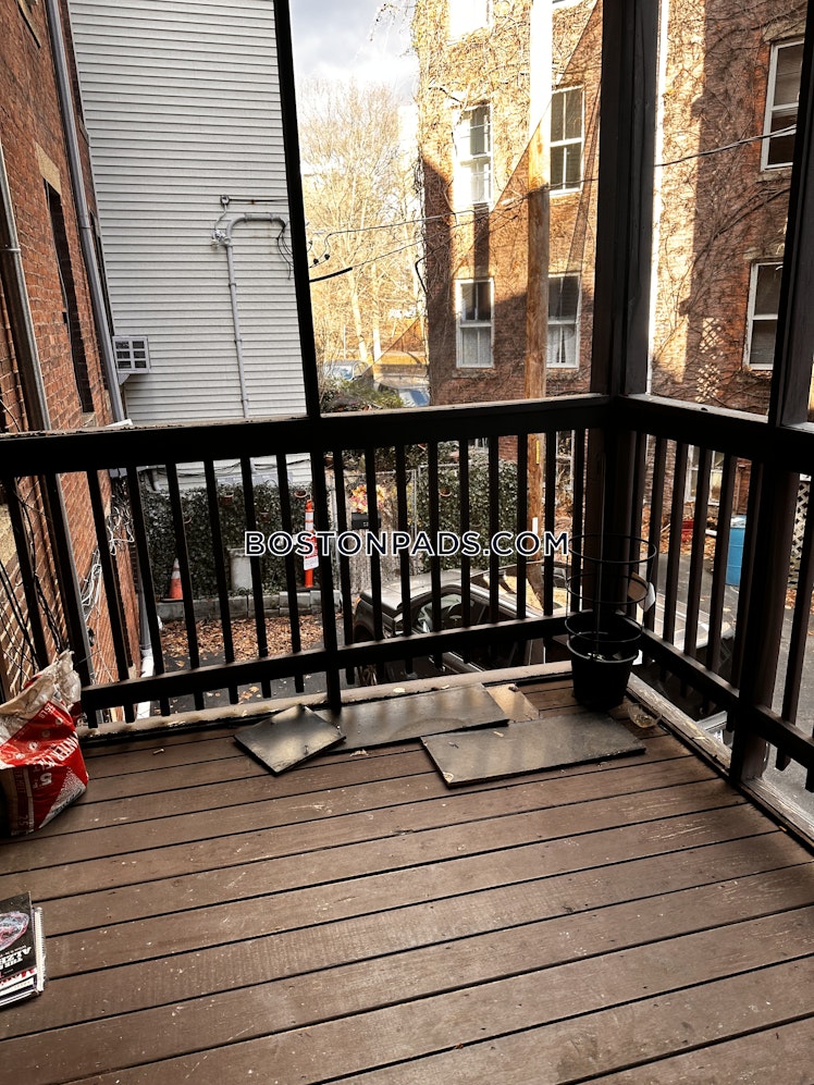 Netherlands Rd., Brookline