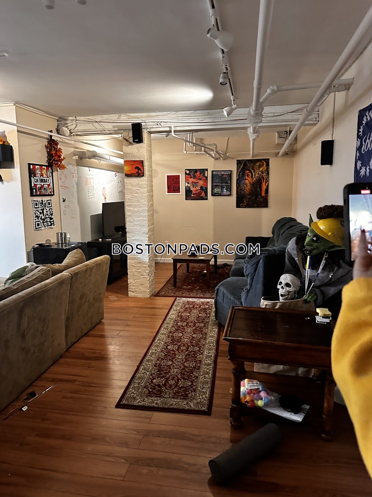 Netherlands Rd., Brookline