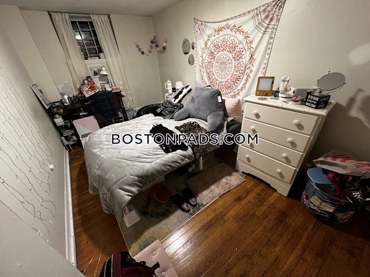 Queensberry St., Boston