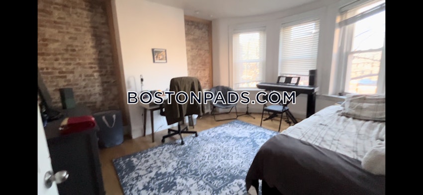 BOSTON - MISSION HILL - 4 Beds, 1 Bath - Image 4