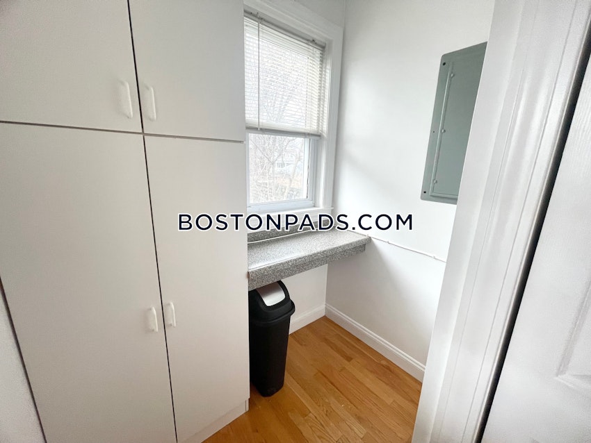 BOSTON - BRIGHTON - OAK SQUARE - 4 Beds, 2.5 Baths - Image 8