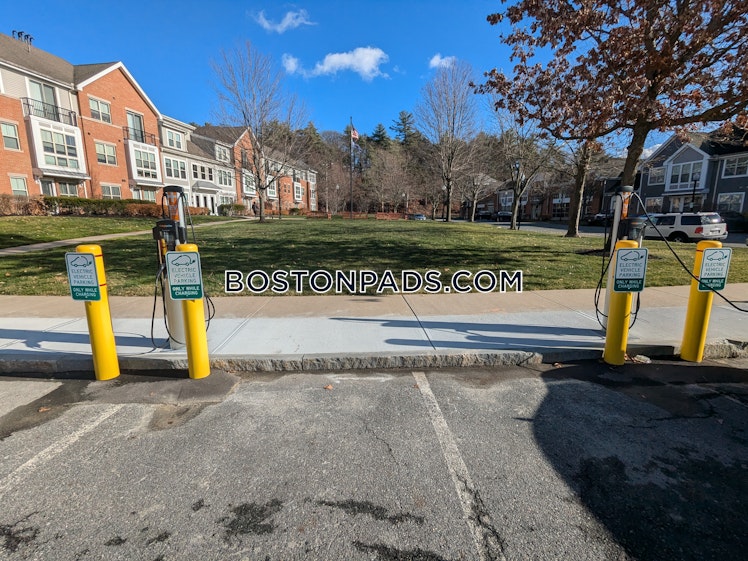 Island Hill Ave., Melrose