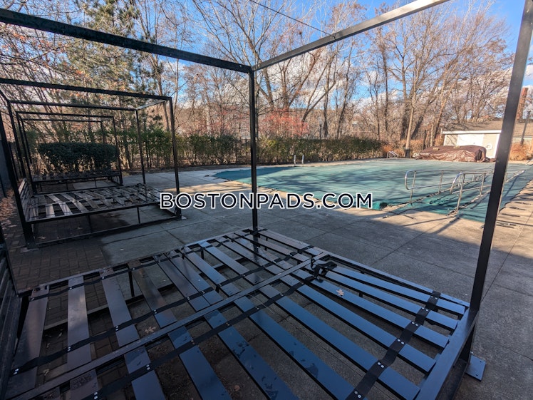 Island Hill Ave., Melrose