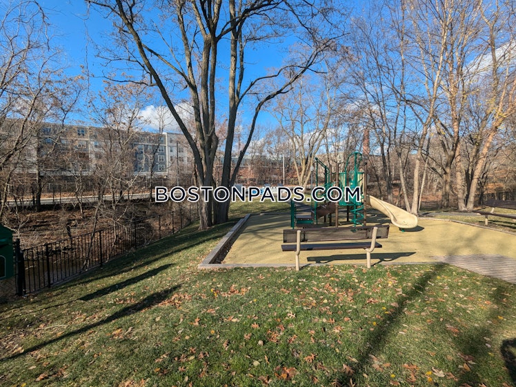 Island Hill Ave., Melrose