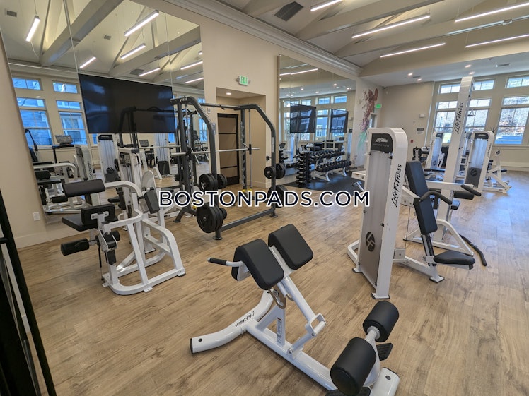 Island Hill Ave., Melrose