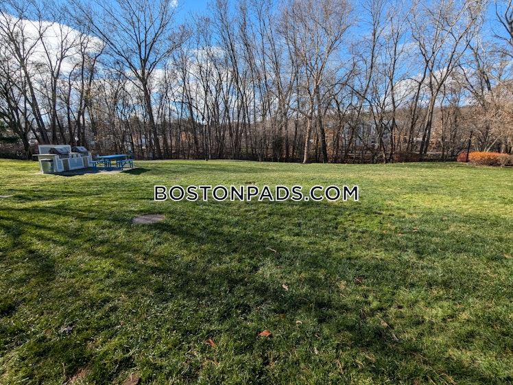 Island Hill Ave., Melrose