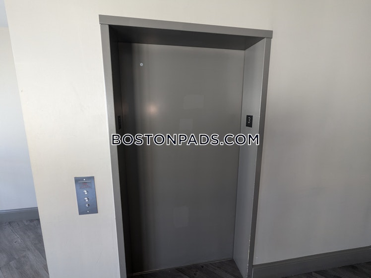 Island Hill Ave., Melrose