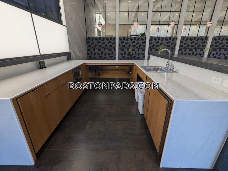 Island Hill Ave., Melrose