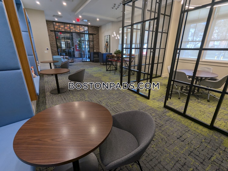 Island Hill Ave., Melrose