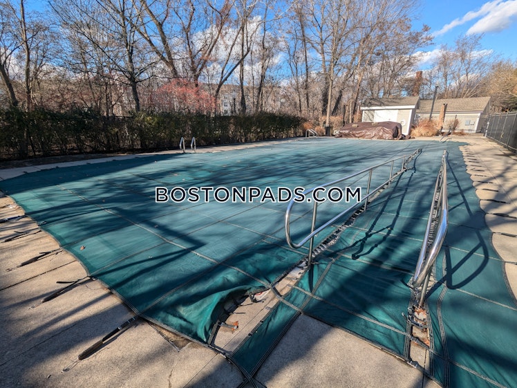 Island Hill Ave., Melrose