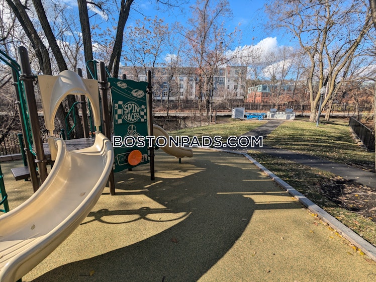 Island Hill Ave., Melrose