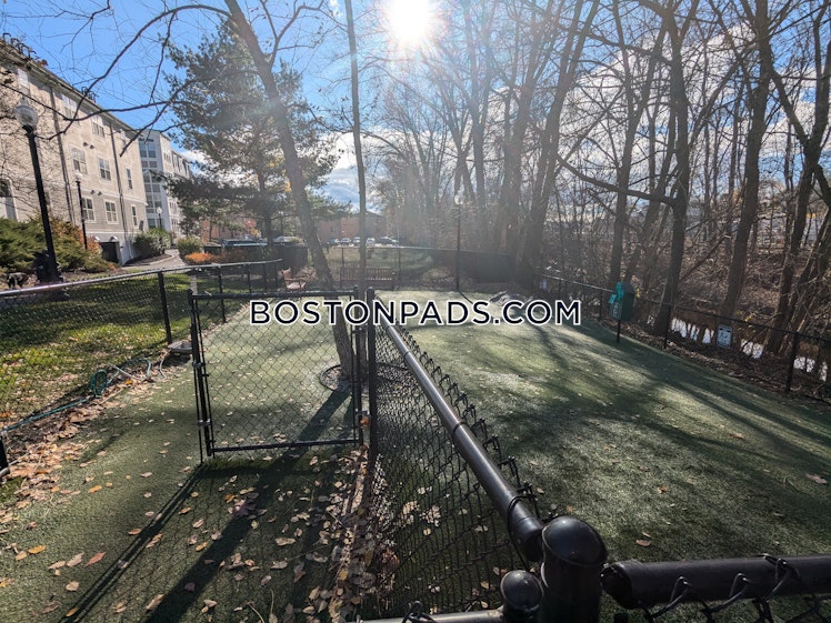 Island Hill Ave., Melrose