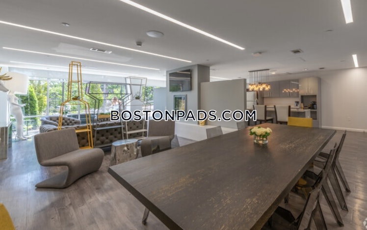 Commonwealth Ave., Boston