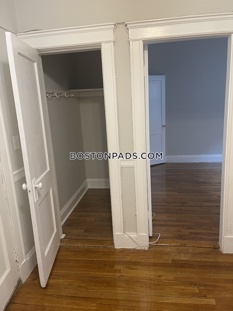 Commonwealth Ave., Boston