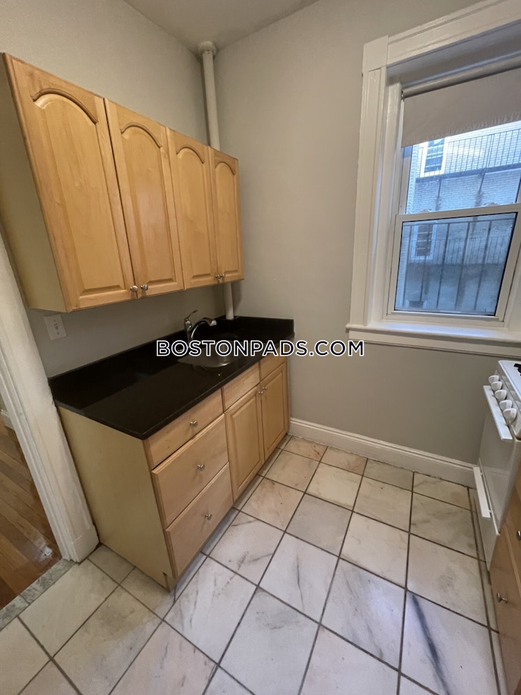 Commonwealth Ave., Boston