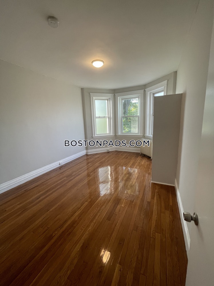 Commonwealth Ave., Boston