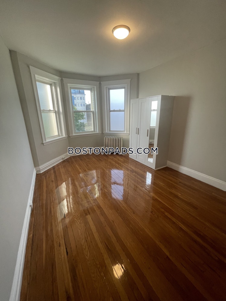 Commonwealth Ave., Boston