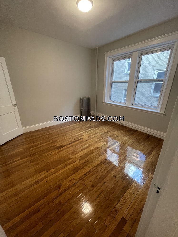 Commonwealth Ave., Boston