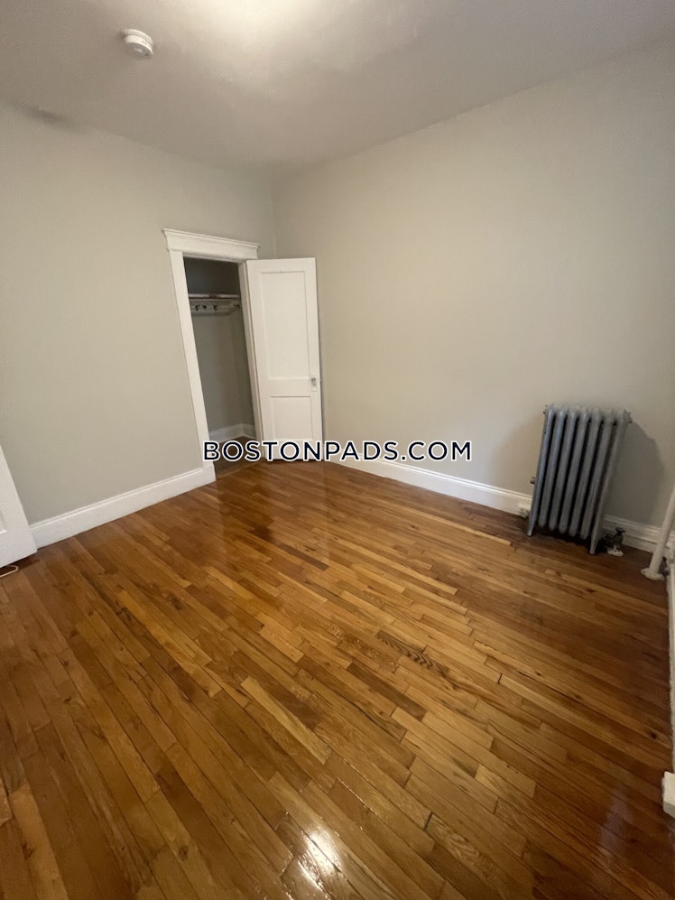 Commonwealth Ave., Boston