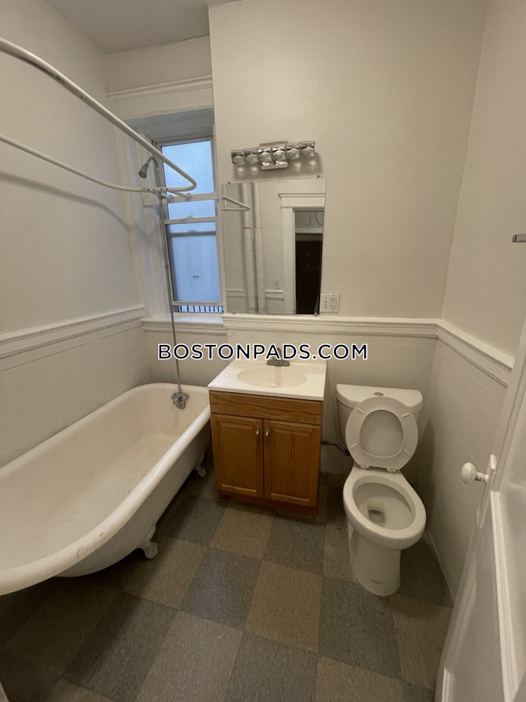 Commonwealth Ave., Boston