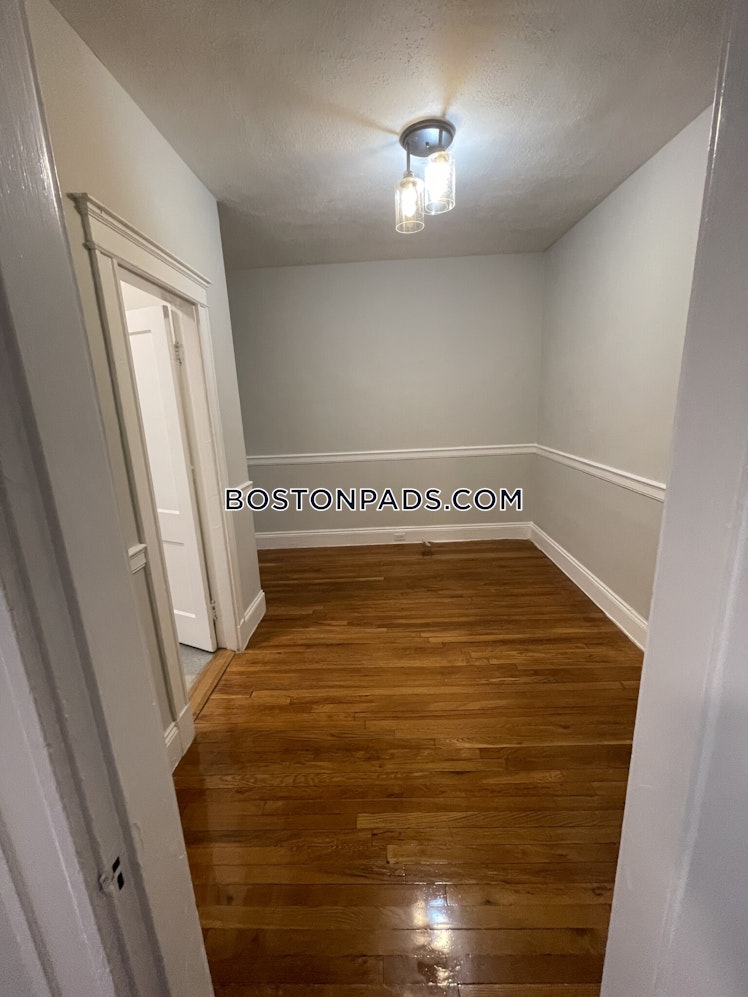 Commonwealth Ave., Boston