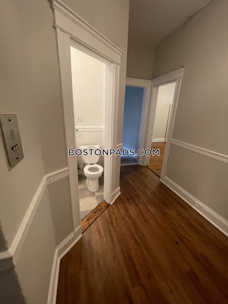 Commonwealth Ave., Boston