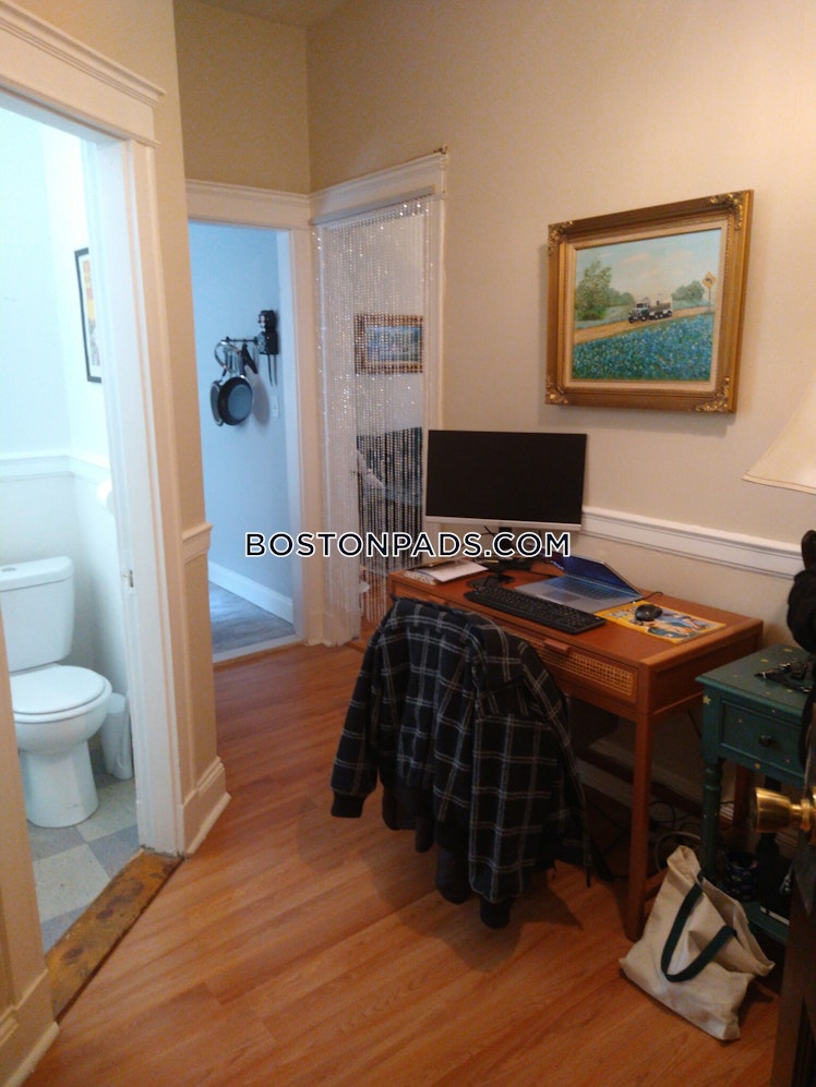 Commonwealth Ave., Boston