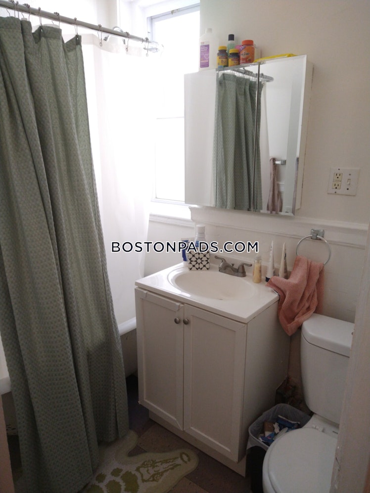 Commonwealth Ave., Boston