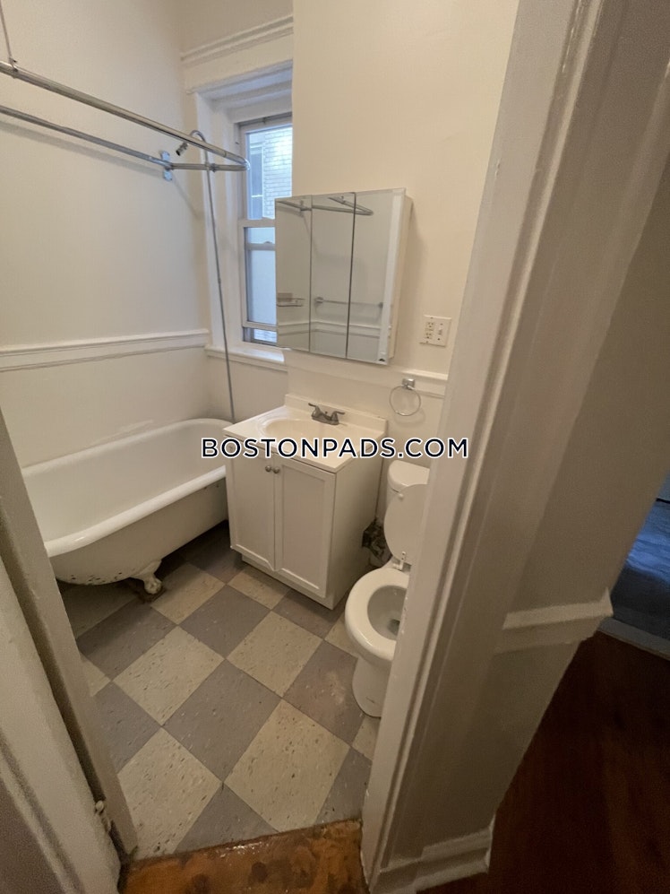 Commonwealth Ave., Boston