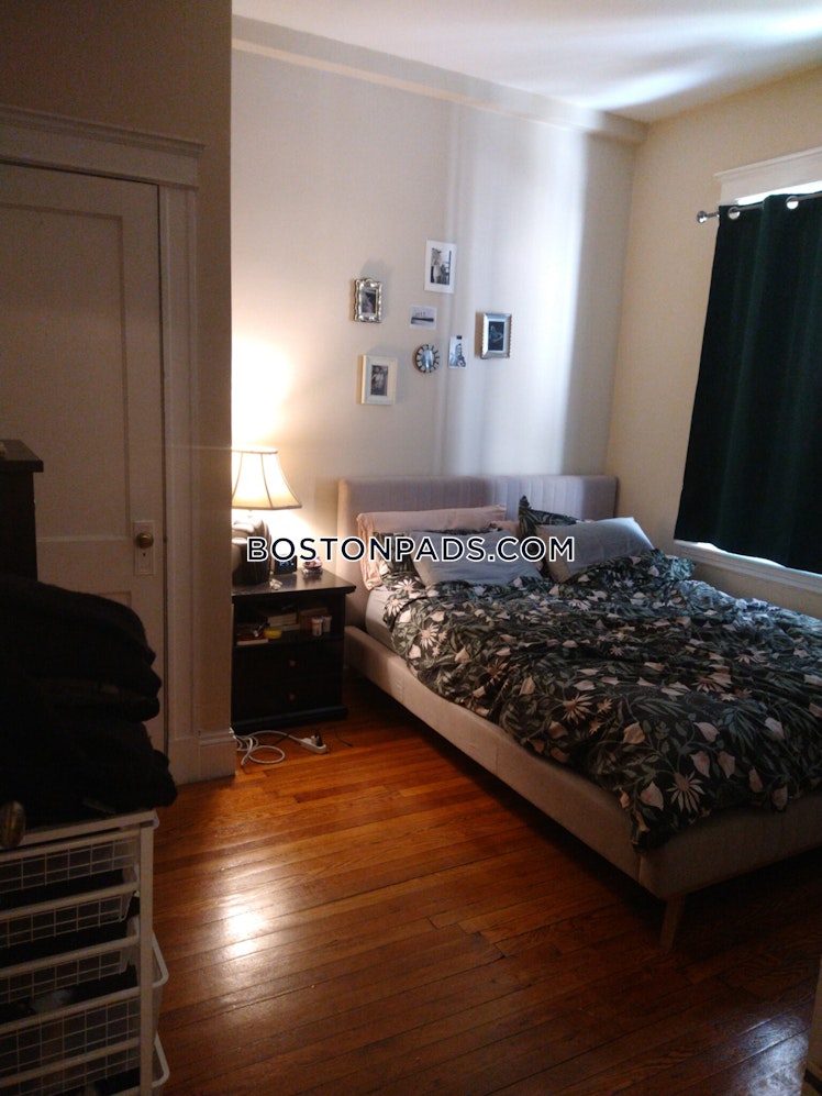 Commonwealth Ave., Boston