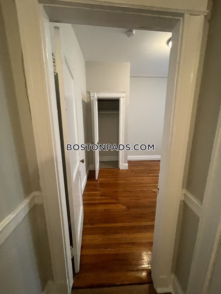 Commonwealth Ave., Boston