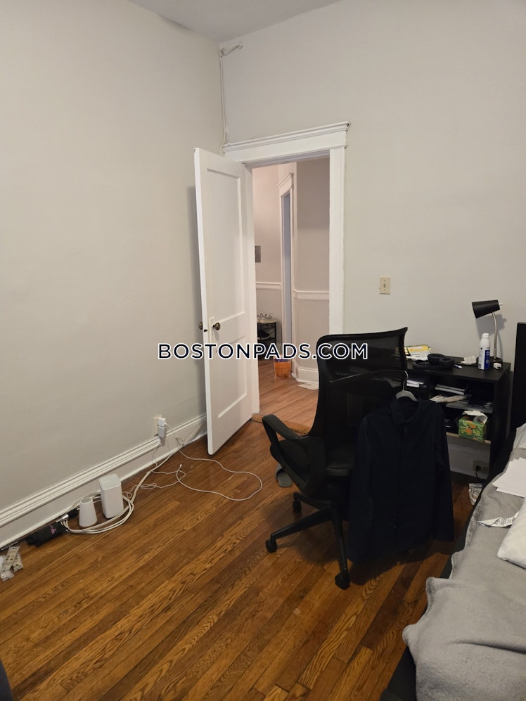 Commonwealth Ave., Boston