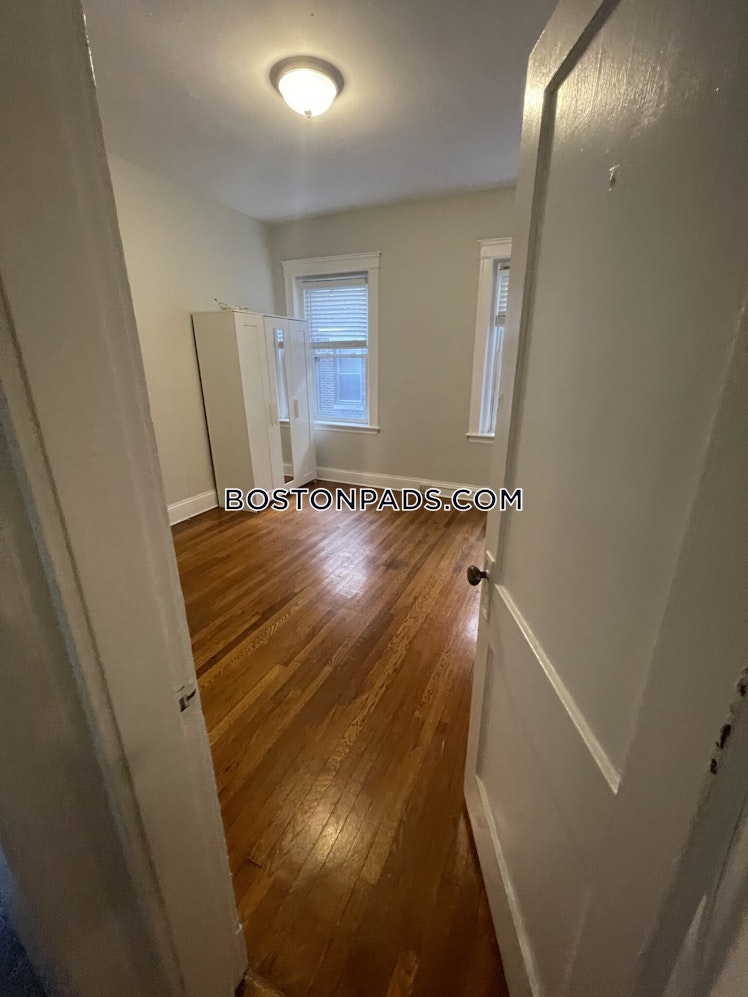 Commonwealth Ave., Boston