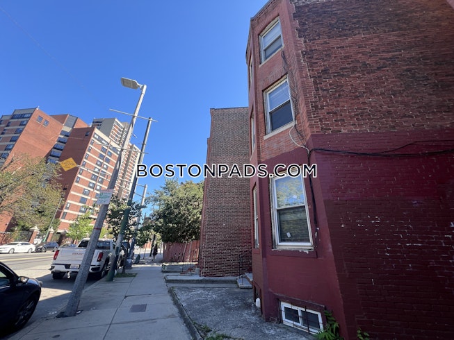 Boston - $4,300+ /mo