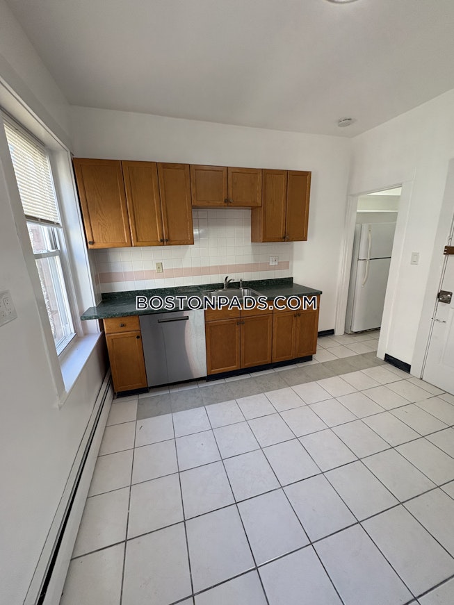 Boston - $3,200+ /mo