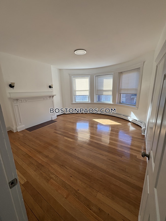 Boston - $3,200+ /mo