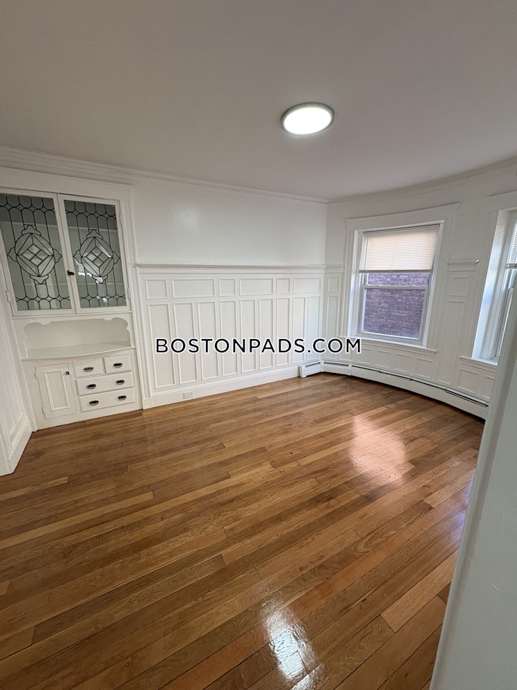 Strathmore Rd., Boston