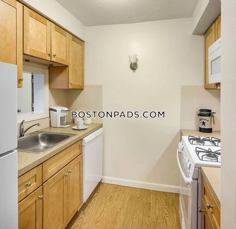 Gaslight Dr. Weymouth photo 6