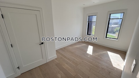 Leo M Birmingham Parkway Boston photo 8