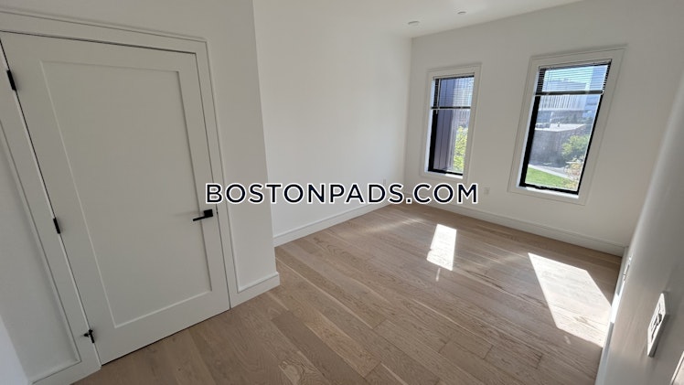 Leo M Birmingham Parkway, Boston