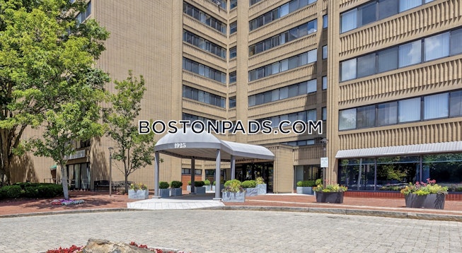 Boston - $2,575+ /mo