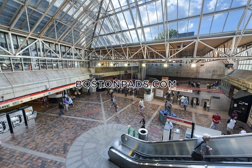 Waltham - $5,580+ /month