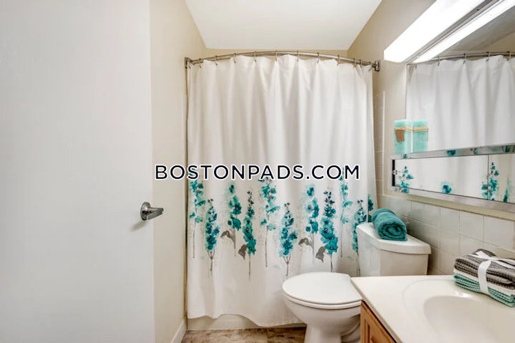 Queen Anne Dr., Weymouth