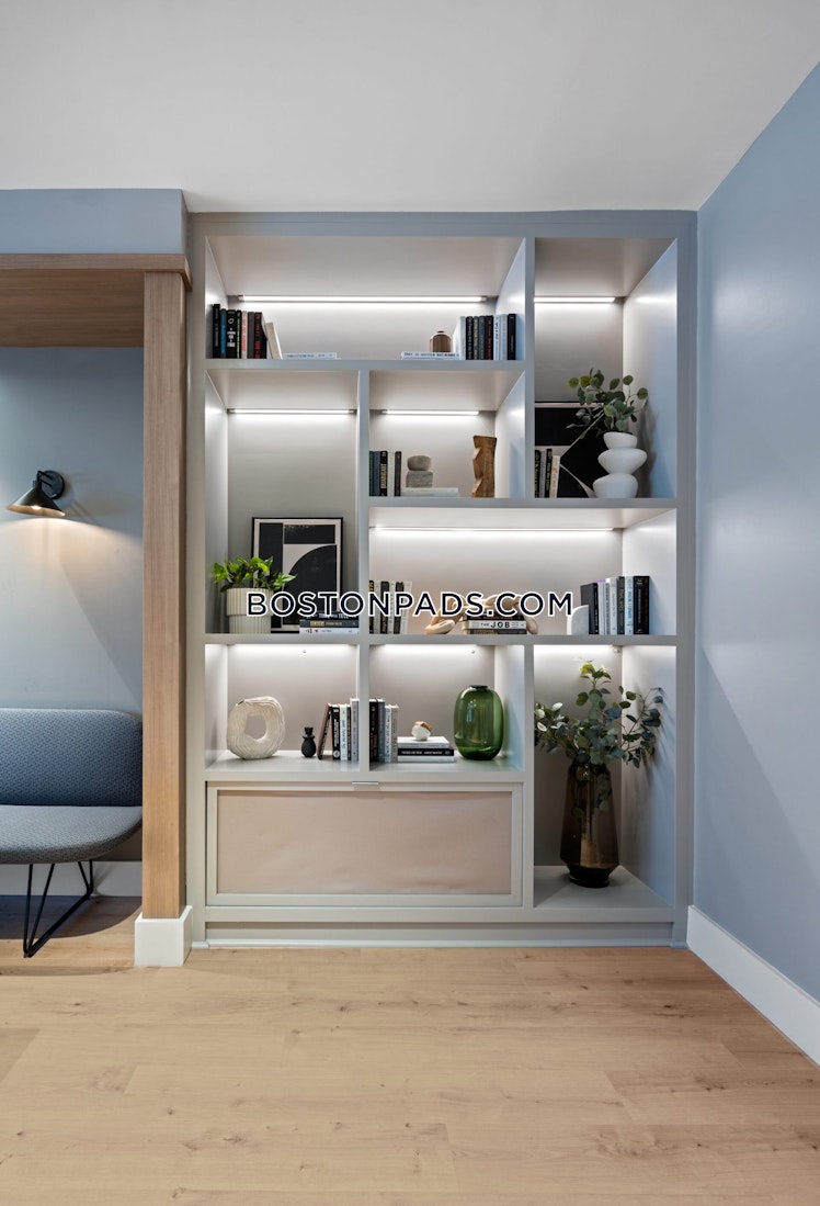 Taylor Pond Ln., Bedford