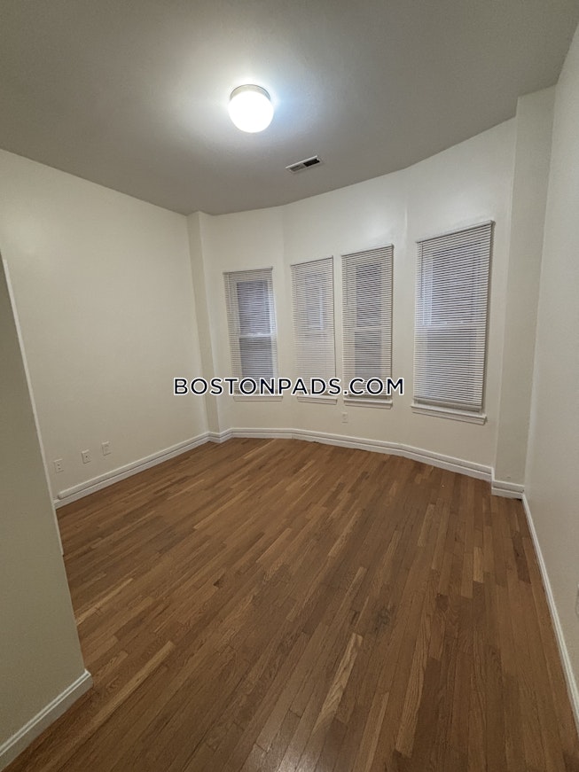 Boston - $4,400+ /mo