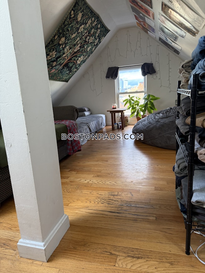 Boston - $10,200+ /mo