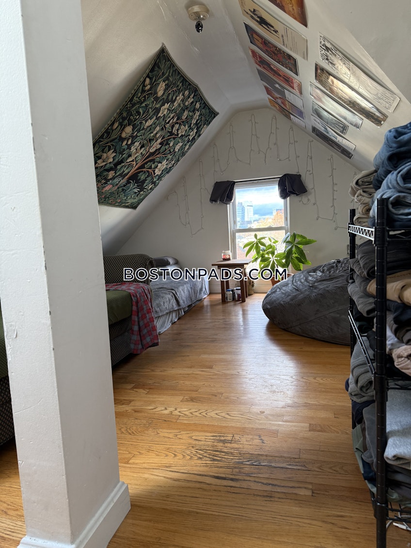 Boston - $10,200+ /month