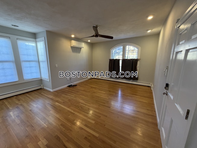 Boston - $2,950+ /mo